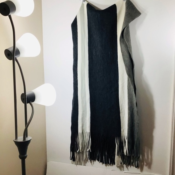 Steve Madden soft fringe scarf - Picture 1 of 5